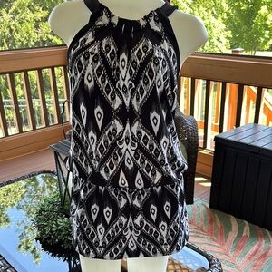 WHBM sleeveless tunic with tie back. Has pockets. Black & white, Sz S